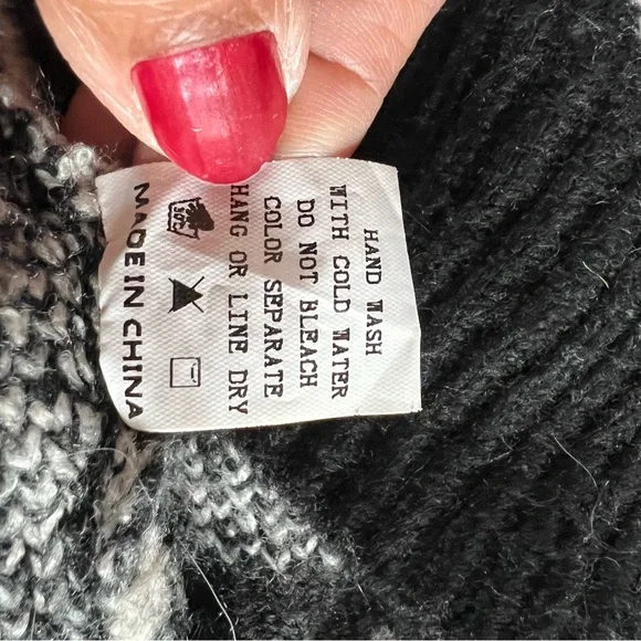 Debut Abstract Black and Cream Sweater - Picture 5 of 5